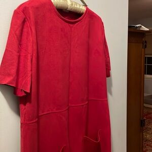 Red short sleeve dress